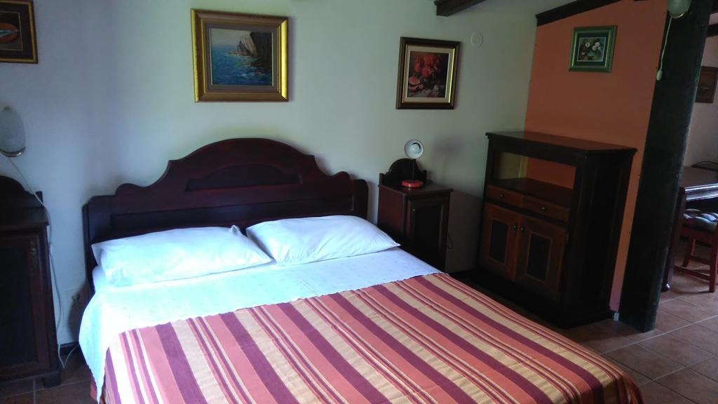 Apartments Picasso Komiža Oda fotoğraf